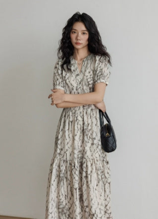 V-neck Temperament Short Sleeve Slimming A- Line Dress